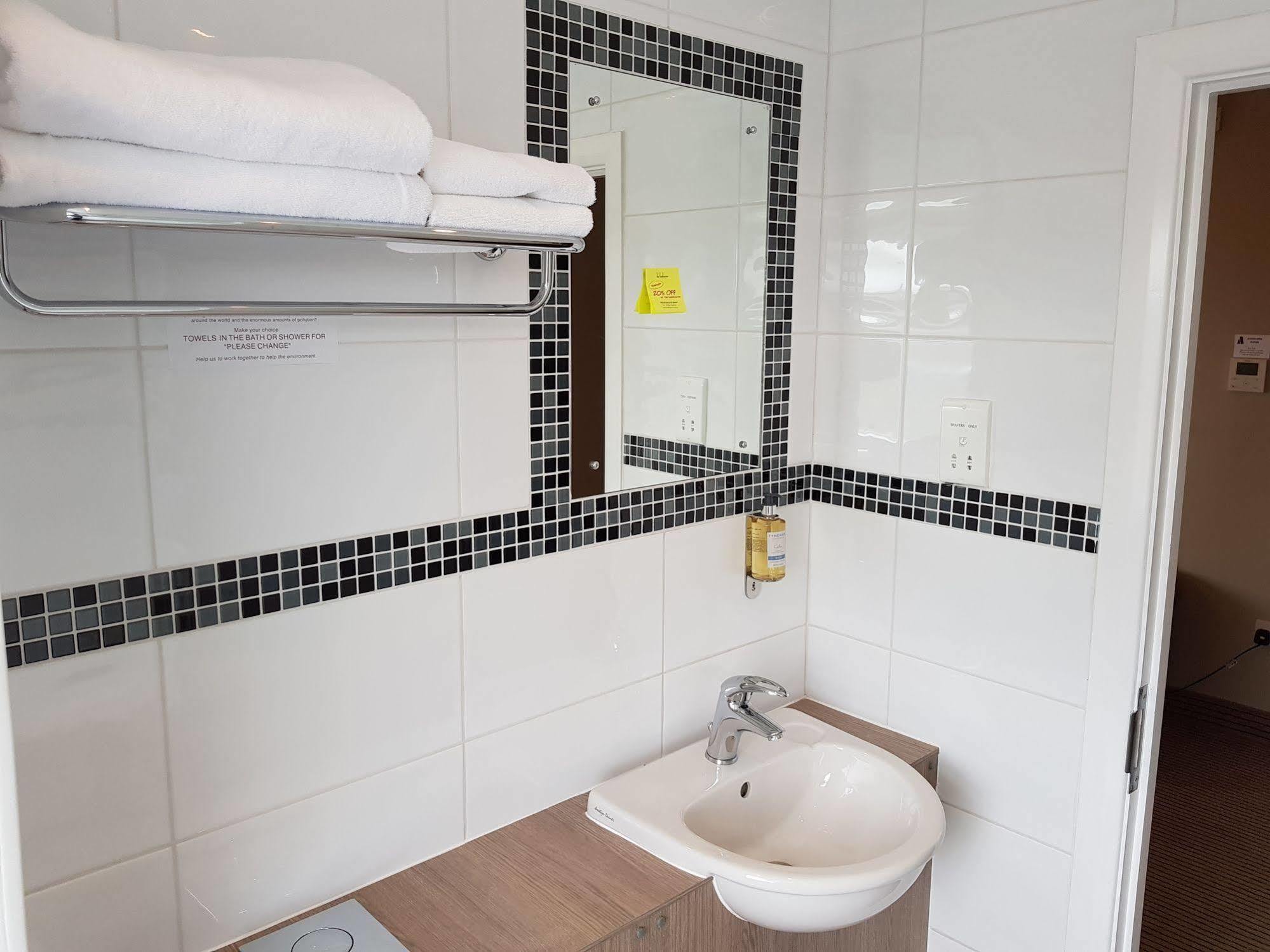 Antoinette Hotel Wimbledon London Ngoại thất bức ảnh
