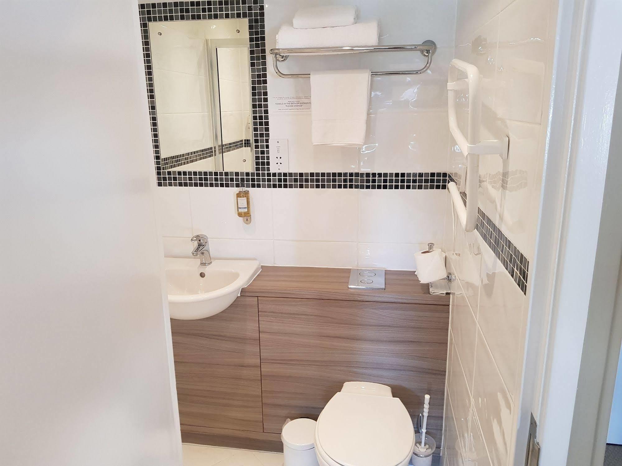 Antoinette Hotel Wimbledon London Ngoại thất bức ảnh